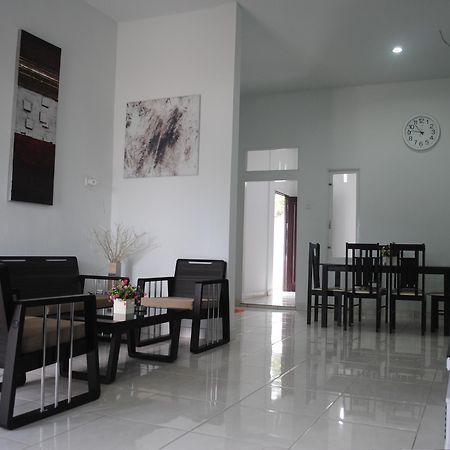 Golden Hawaii Villa Singkawang Exterior photo