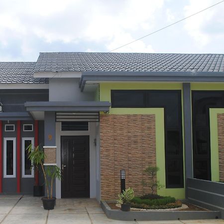 Golden Hawaii Villa Singkawang Exterior photo