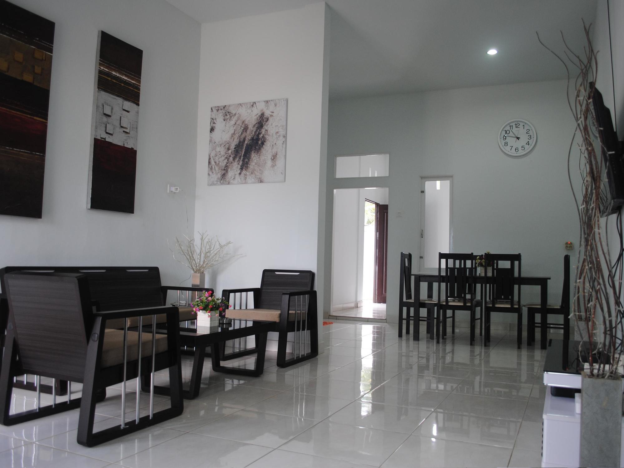 Golden Hawaii Villa Singkawang Exterior photo